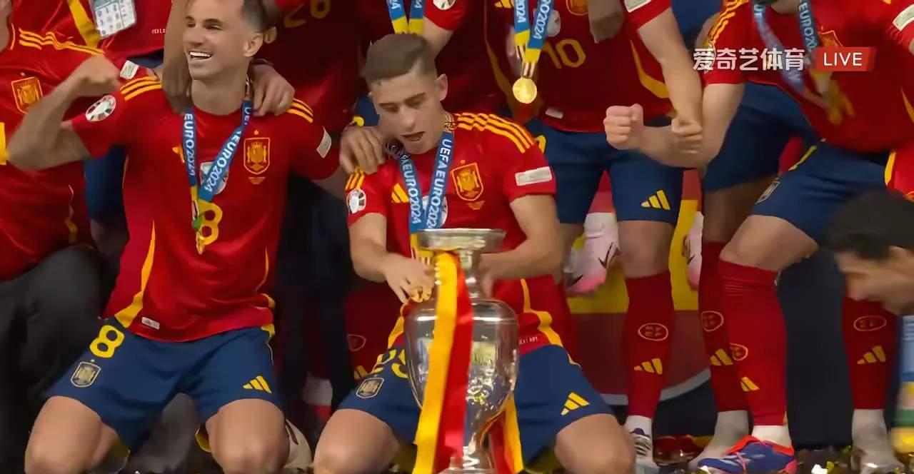 开云体育官方登录入口-乌拉圭足球运动员转会西甲豪门的简单介绍