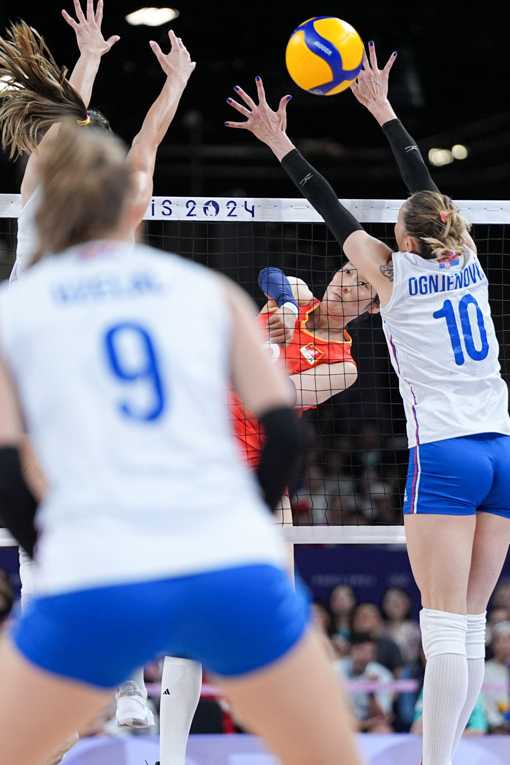 塞尔维亚队在主场比赛中力克对手 塞尔维亚队在主场比赛中力克对手