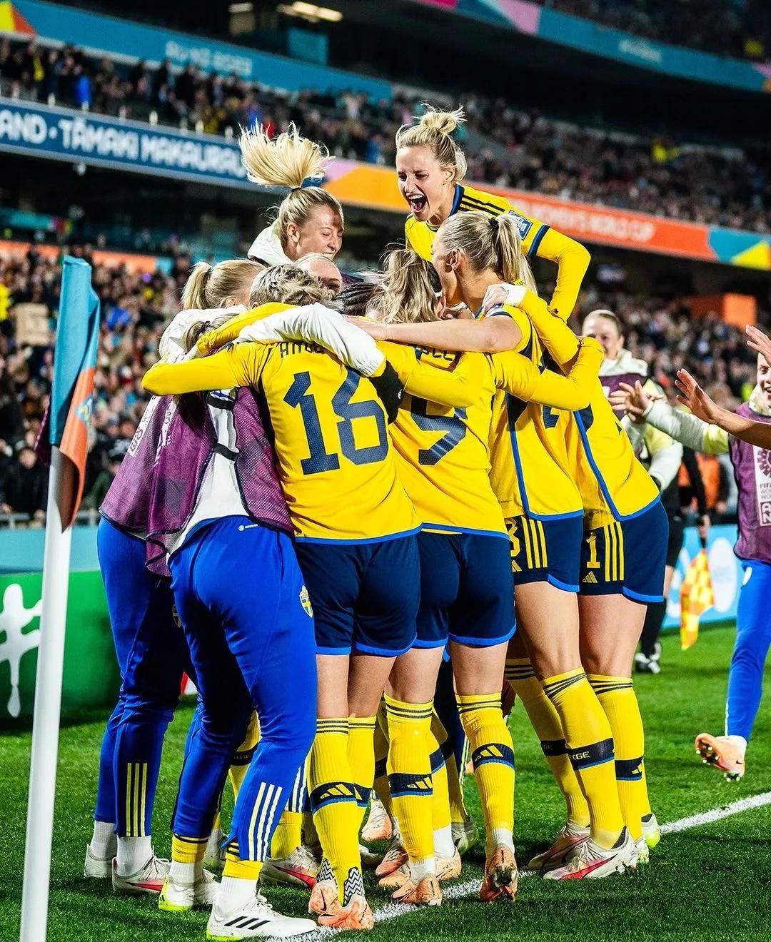 开云体育地址-墨西哥女足士气高涨，轻松杀入淘汰赛