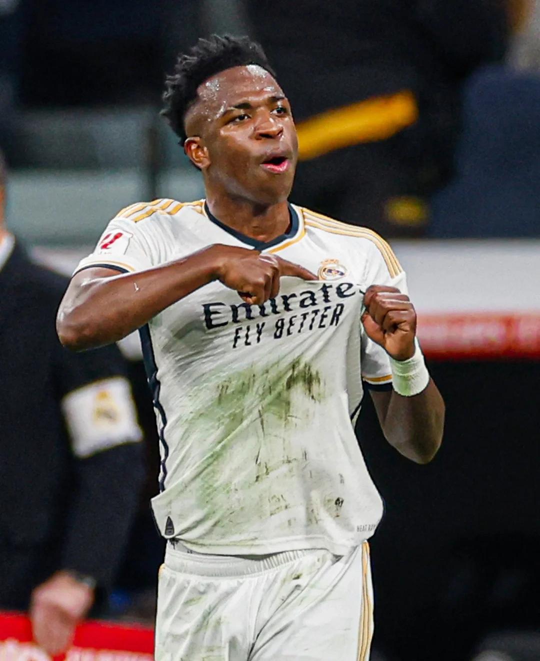 开云体育在线-阿尔梅里亚队员在比赛中实现绝杀，取得胜利