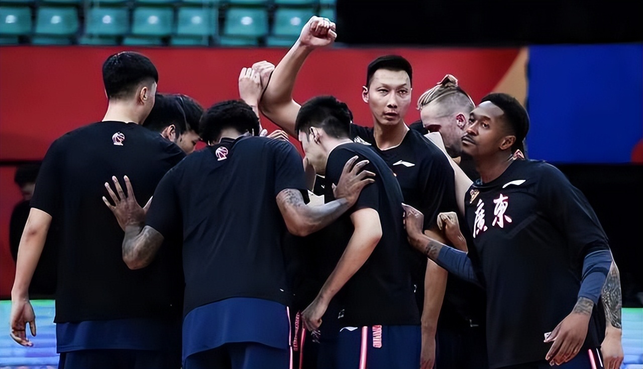 开云体育直播-关于球队精英球员集体爆发，带领球队赢得胜利的信息