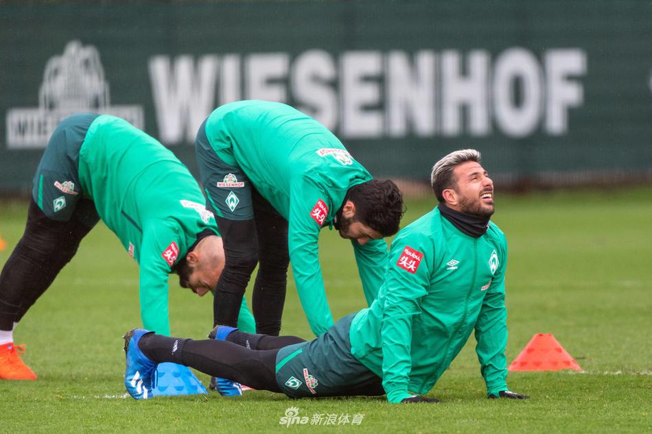 包含不莱梅足球俱乐部展开新赛季宣传活动，备战到位的词条