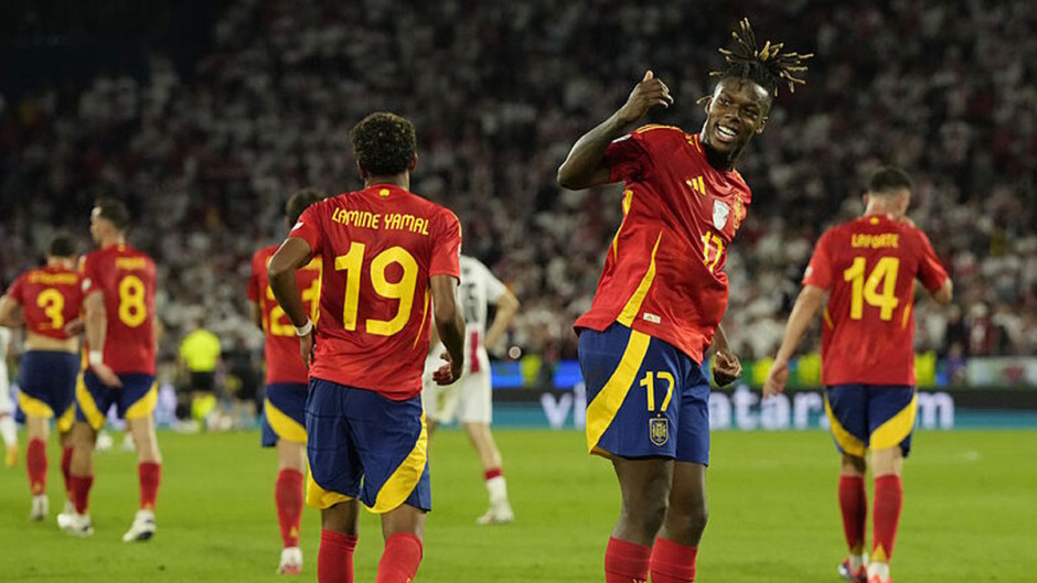 西班牙队大胜瑞士,轻松进军下一轮比赛 西班牙队大胜瑞士,轻松进军下一轮比赛