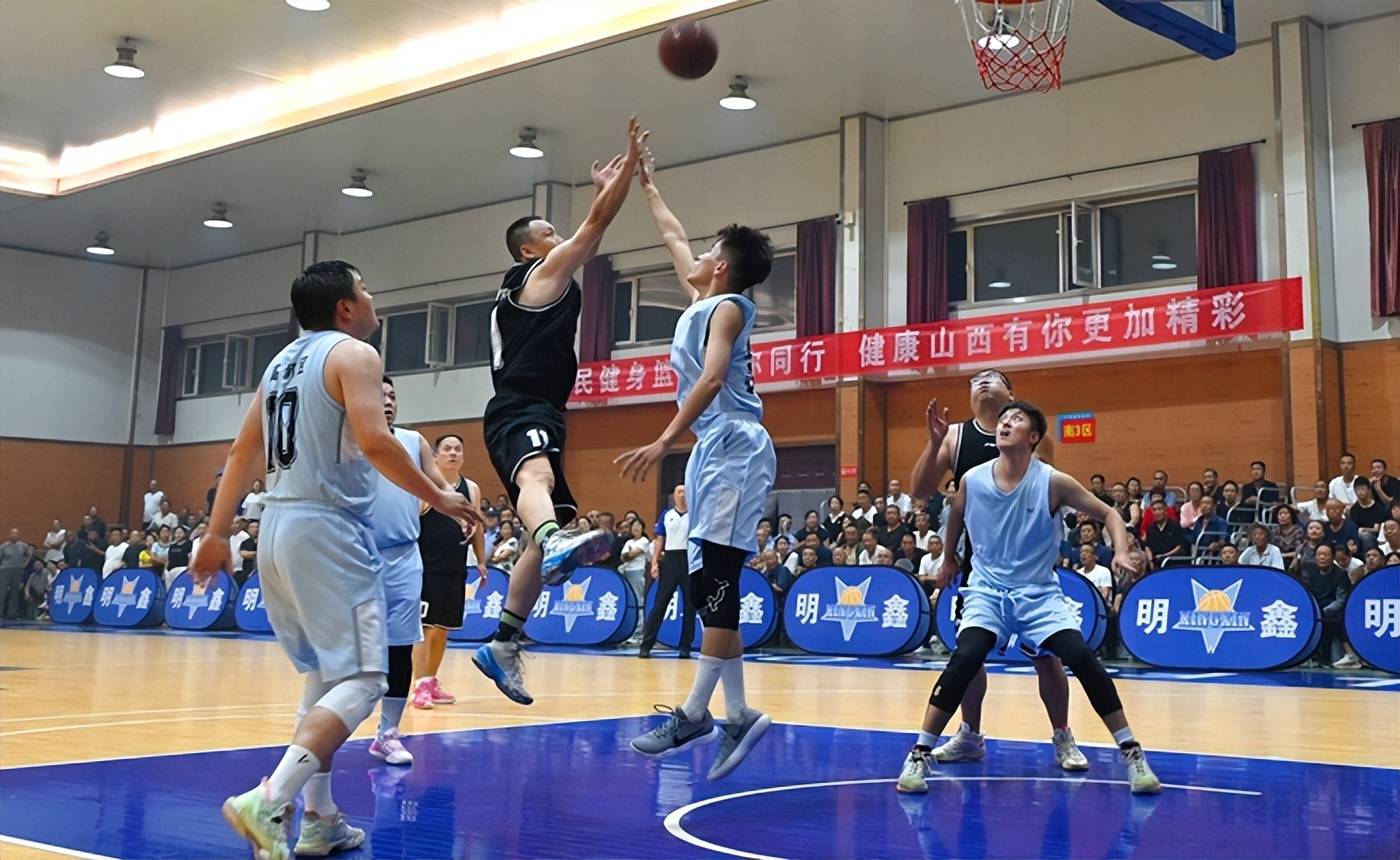 紧张比赛中取胜，队员们斩获关键胜利的简单介绍